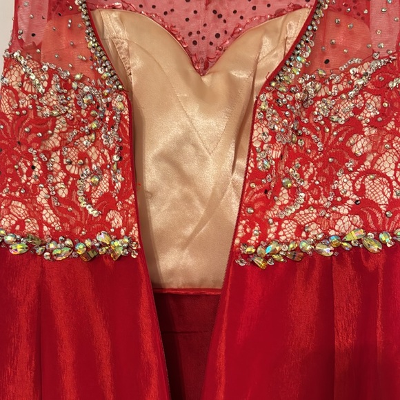 Mac Duggal 82066M in Red. Gorgeous dress - Picture 8 of 10